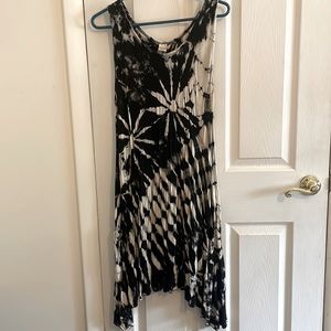 Tshirt shift tie dye dress. Some small holes that aren’t noticeable when on